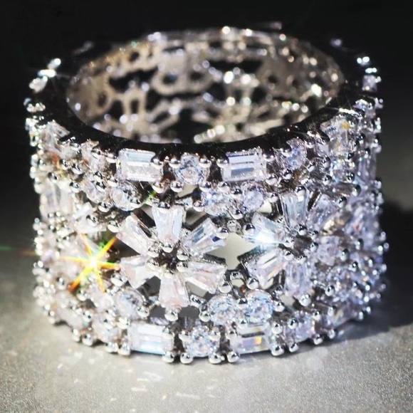 NEW๐18CT 925 STERLING SILVER DIAMOND RING - Picture 5 of 6